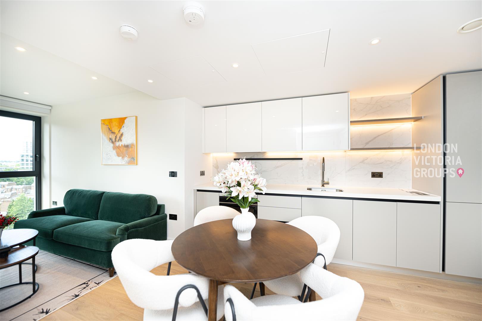 1 bed property in Fountain Park Way, London
